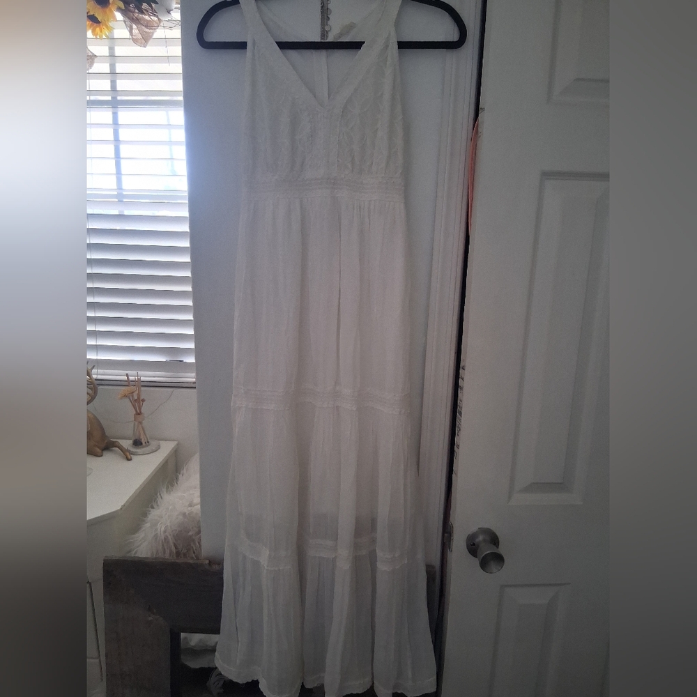 Elegant White Lace Maxi Dress